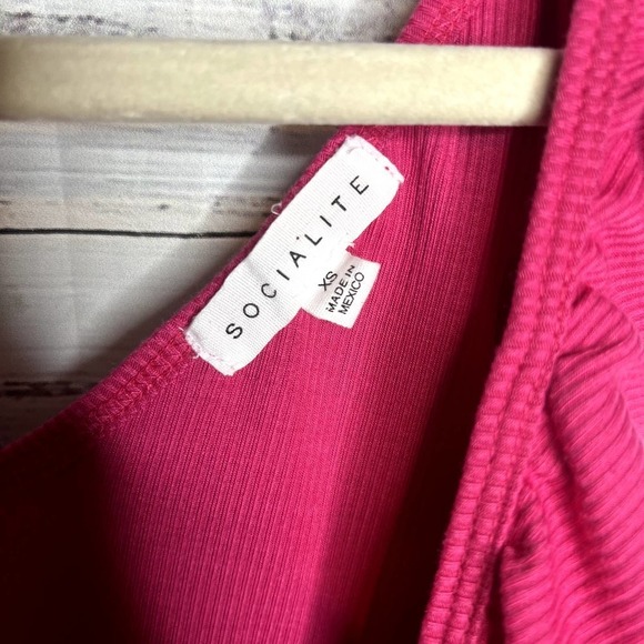 Socialite Ruffled Double V-Neck Sleeveless Bodysuit Pink XS - Picture 3 of 4